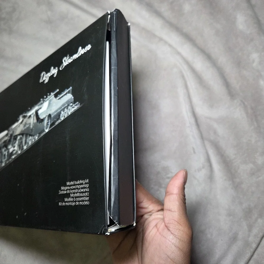 Dazzling Streamliner Locomotive Stainless Steel Model Kit‎ Damaged Box